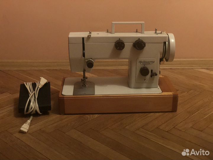 Швейная машина Чайка 143