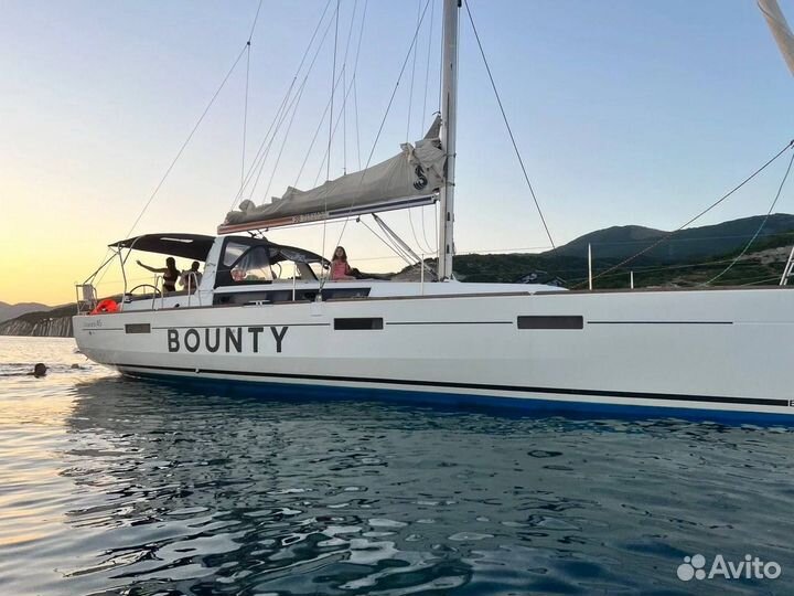 Тур на парусно моторной яхте. Bounty от 2х часов