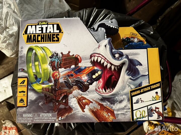 Трек zuru metal machines shark 6760