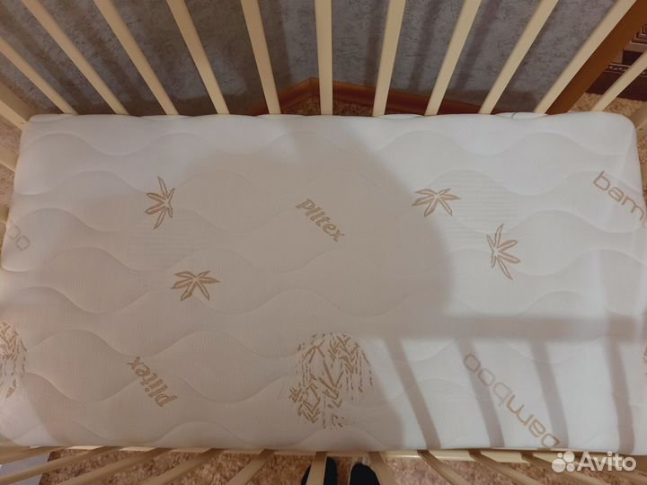 Детская кроватка с ун.маятником+матрас