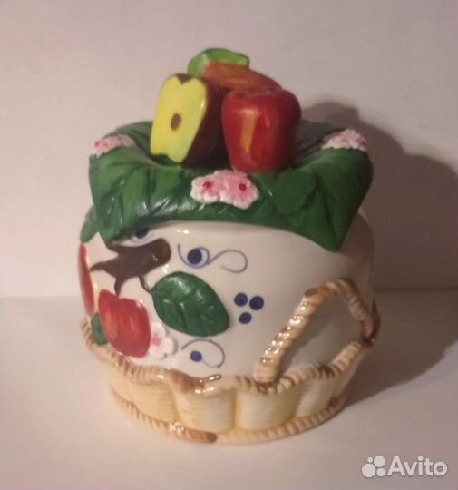 Фарфоровая банка с крышкой яблоки в корзинке 1л