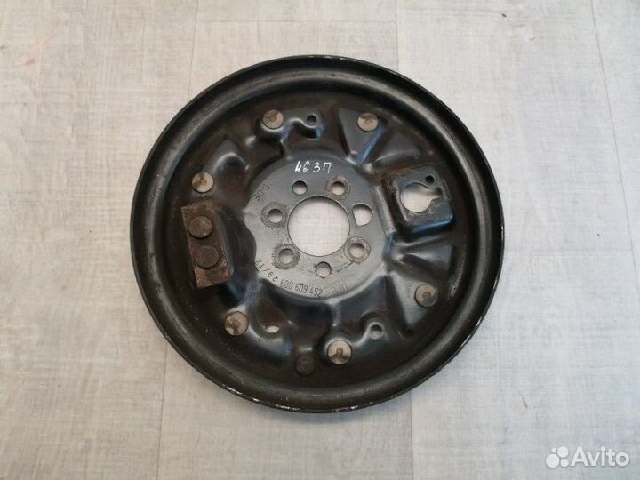 Щиток тормозного механизма задний правый Skoda