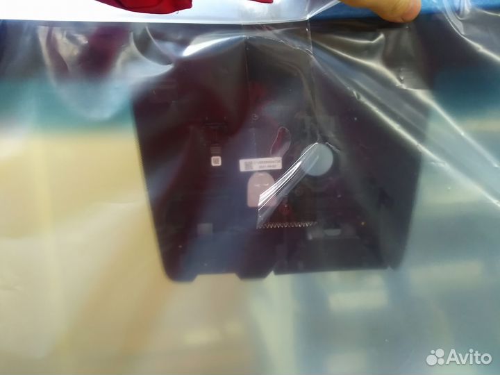 Продаю лобовое стекло gv80 оригинал