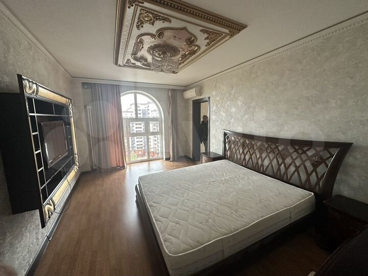 3-к. квартира, 104 м², 12/14 эт.