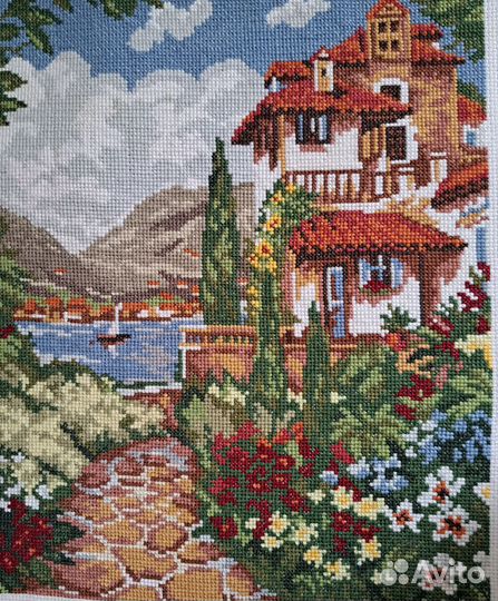 Картина вышитая крестом ручная работа-Вилла у моря