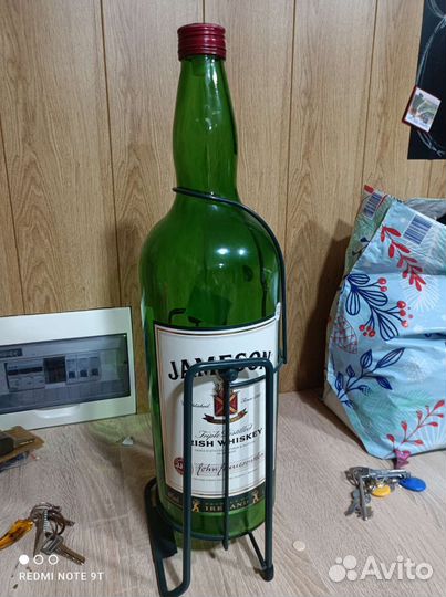 Бутыль на качелях