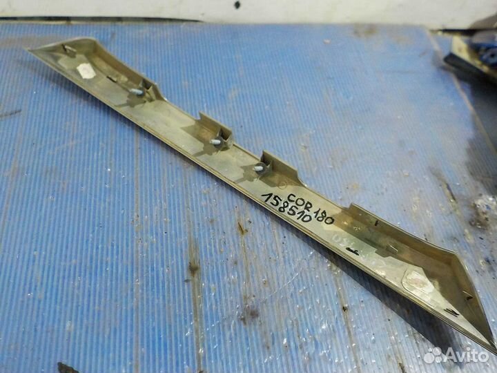 Накладка на крышку багажника toyota corolla 180