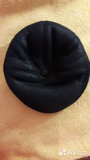 Чёрная теплая шапка (кожа/цигейка с ушками) ог 54