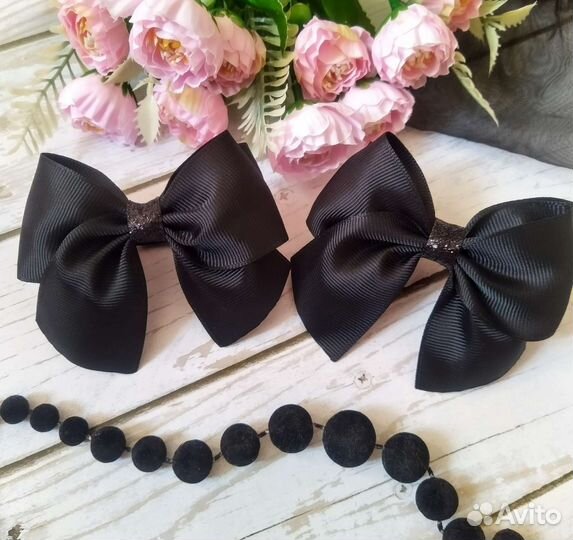 Черные бантики