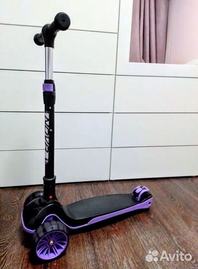 Самокат трёхколёсный Колёса светятся NovaTrack