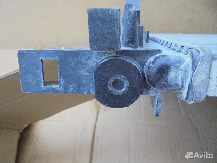 Радиатор охлаждения двигателя Renault LADA Nissan