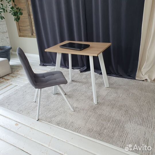 Письменный стол Ник Дуб 80*60 см. Белые ножки