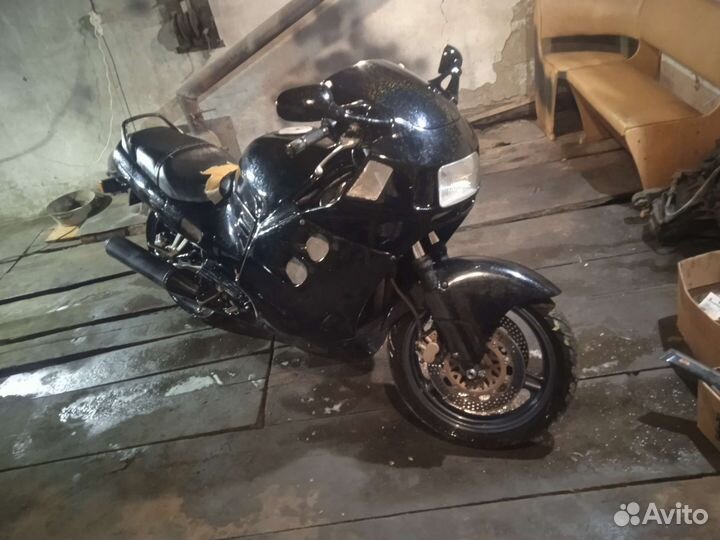 Honda cbr 750 huricane
