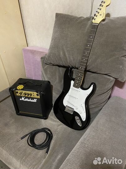 Электрогитара fender squier stratocaster + комбик
