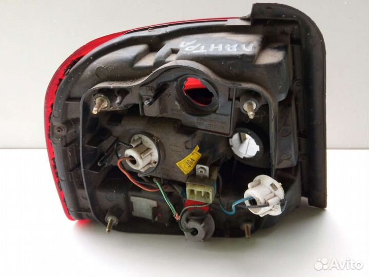 Фонарь задний правый Hyundai Lantra 1