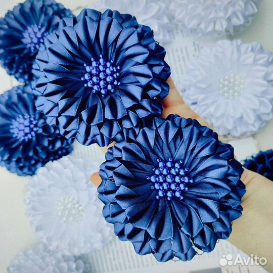 Пышные белые банты на 1 сентября