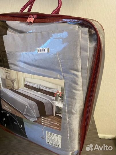 Покрывало на кровать и декоративные подушки