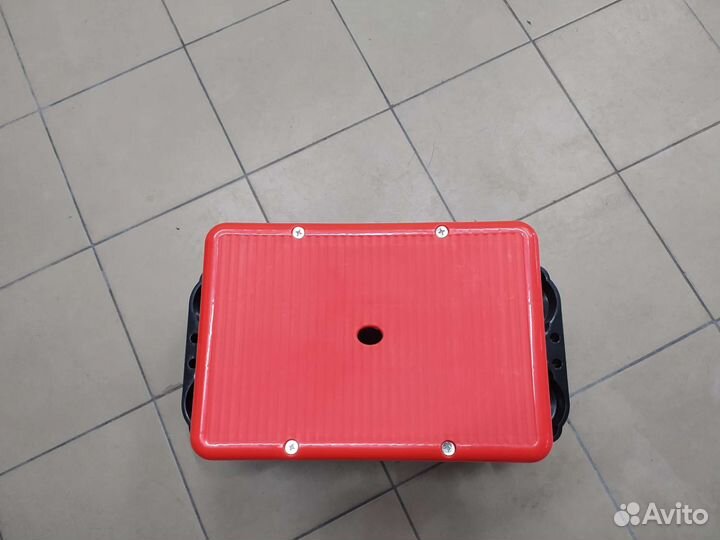 Стульчик мастера на колёсах