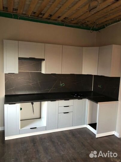 Кухня белая угловая