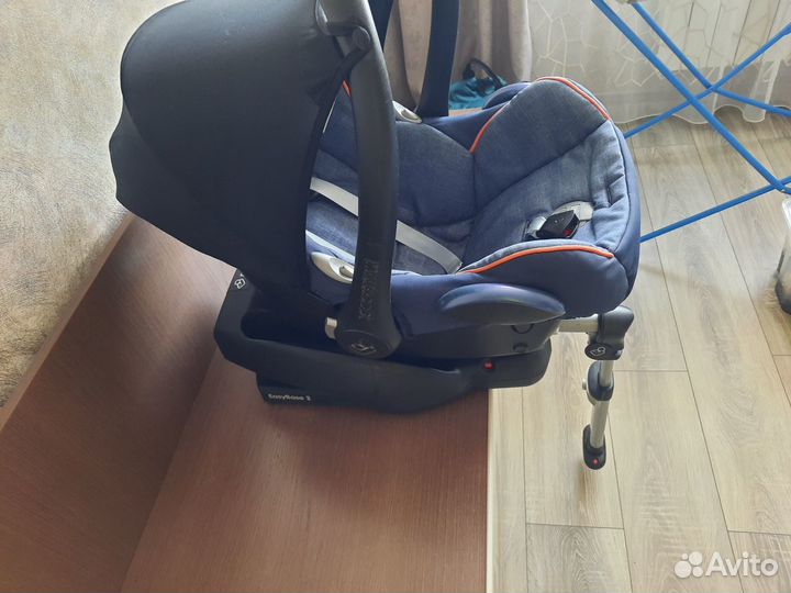 Детское автокресло Maxi-Cosi CabrioFix с базой