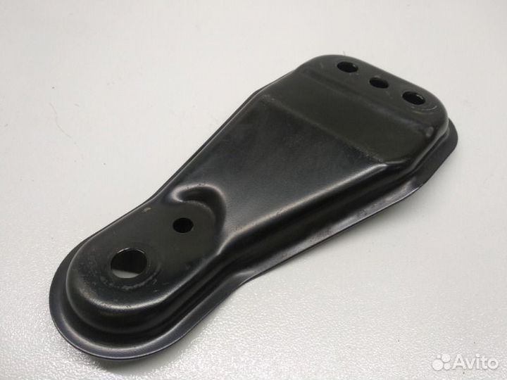 Кронштейн передний правый Volkswagen Polo 5 1.6