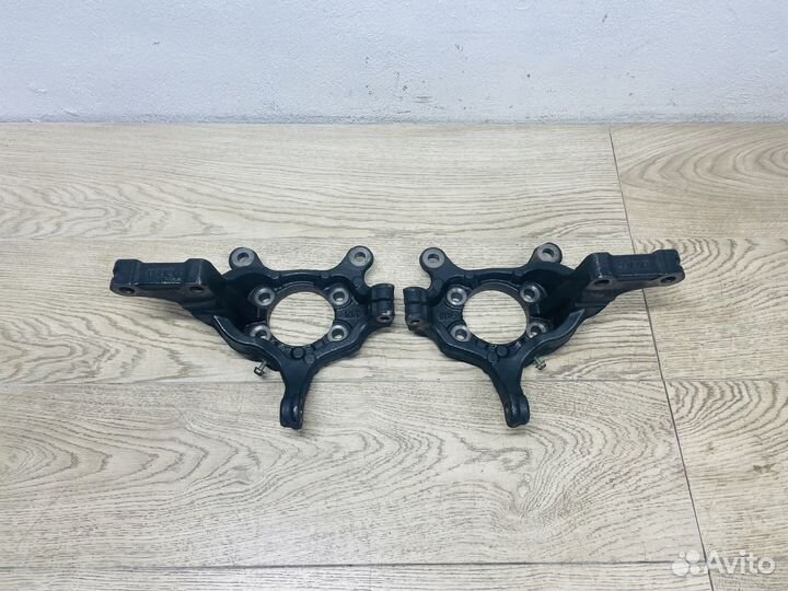 Кулак поворотный передний левый Nissan Juke F15