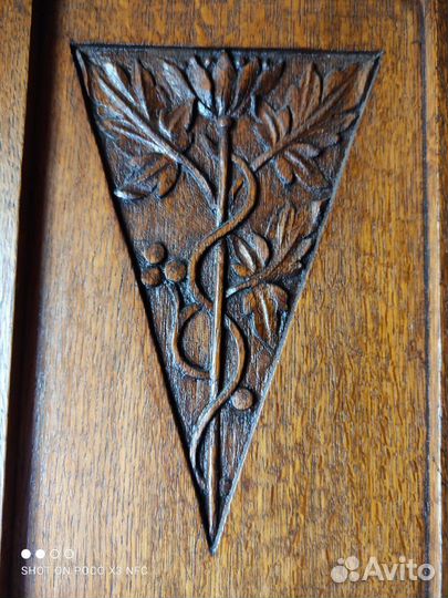 Старинный двухъярусный буфет