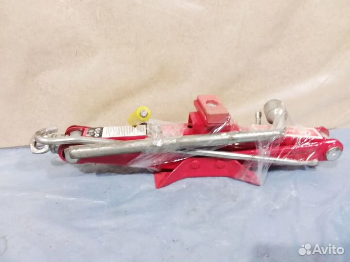 Домкрат Geely Emgrand