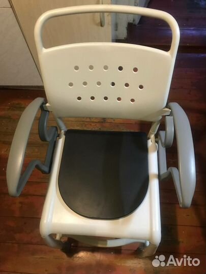 Санитарный стул для инвалидов