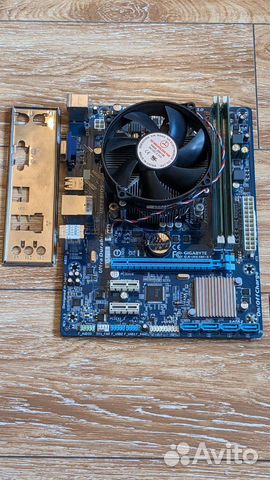 Материнская плата с процессором и памятью LGA1155