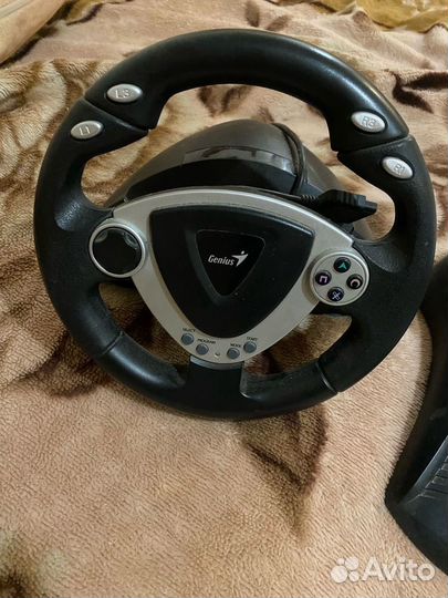 Игровой руль с педалями