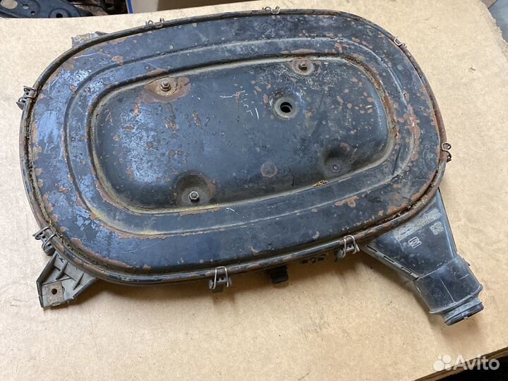 Корпус воздушного фильтра Mercedes w124 w201 m102