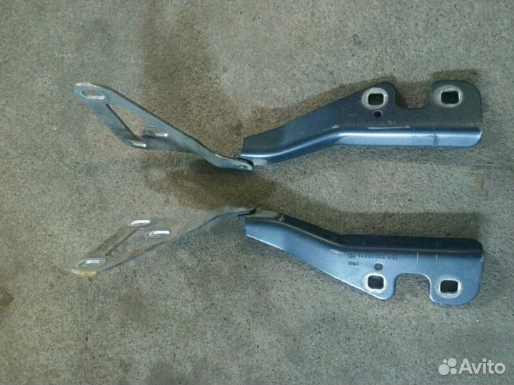 Петля капота на Опель астра H