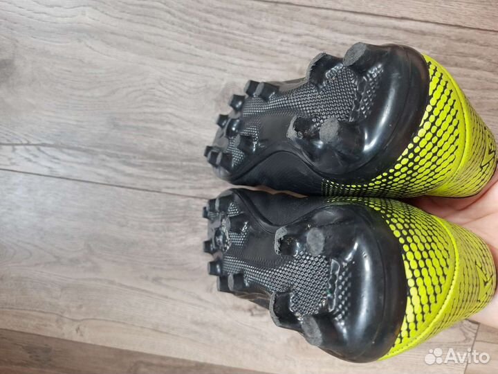 Футбольные бутсы demix р.35