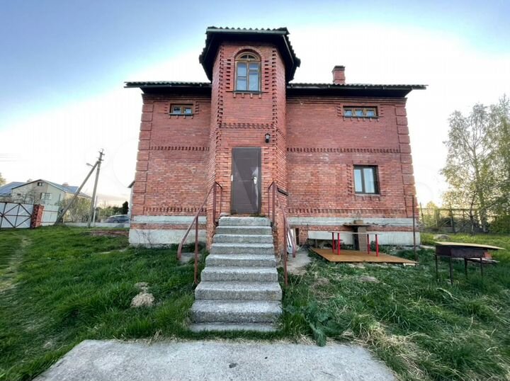 Коттедж 306 м² на участке 15 сот.