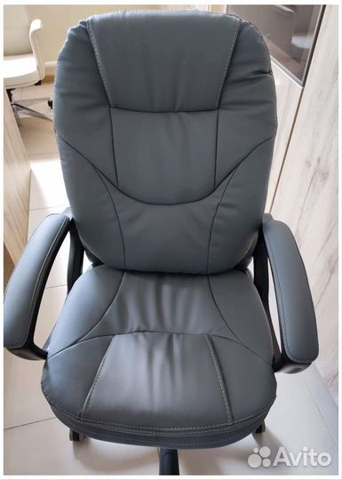 Офисное кресло