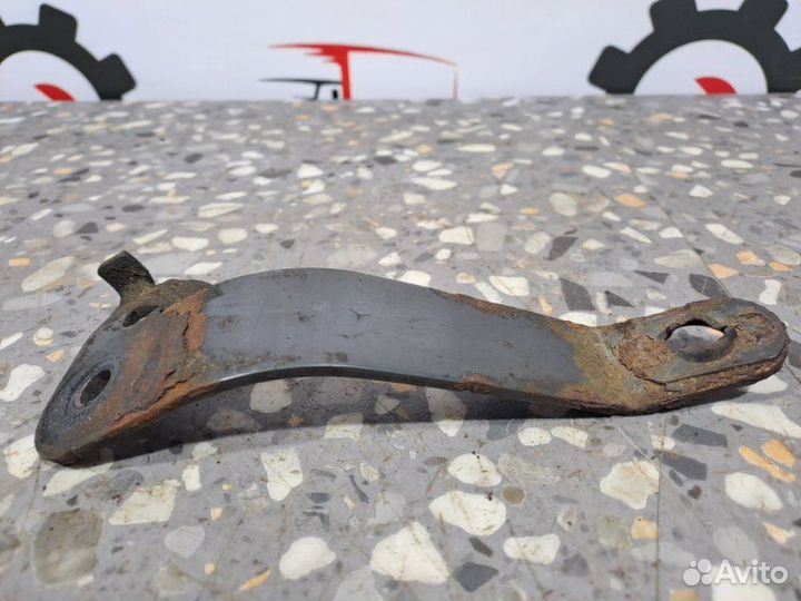 Кронштейн шумоизоляции Mercedes-Benz Actros MP2