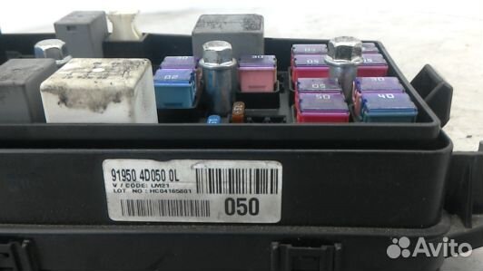 Блок предохранителей KIA carnival 2 (89B18M101)