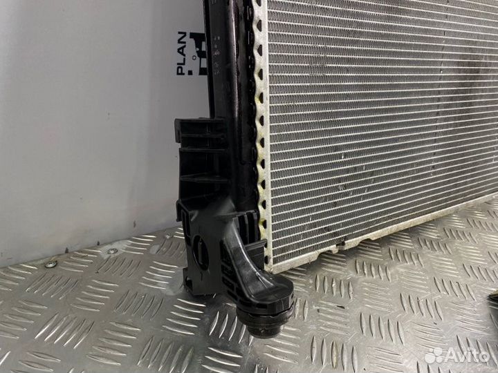 Радиатор охлаждения двигателя Mercedes-Benz
