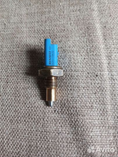 Датчик заднего хода логан/ларгус