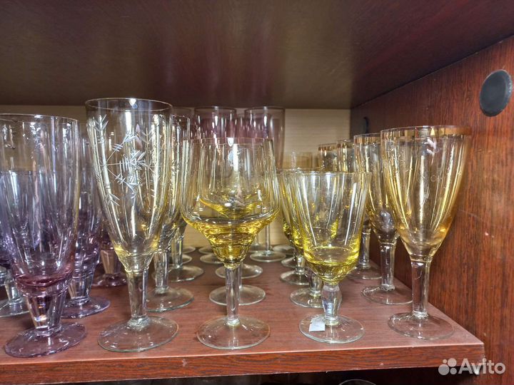 Бокалы, рюмки, стопки