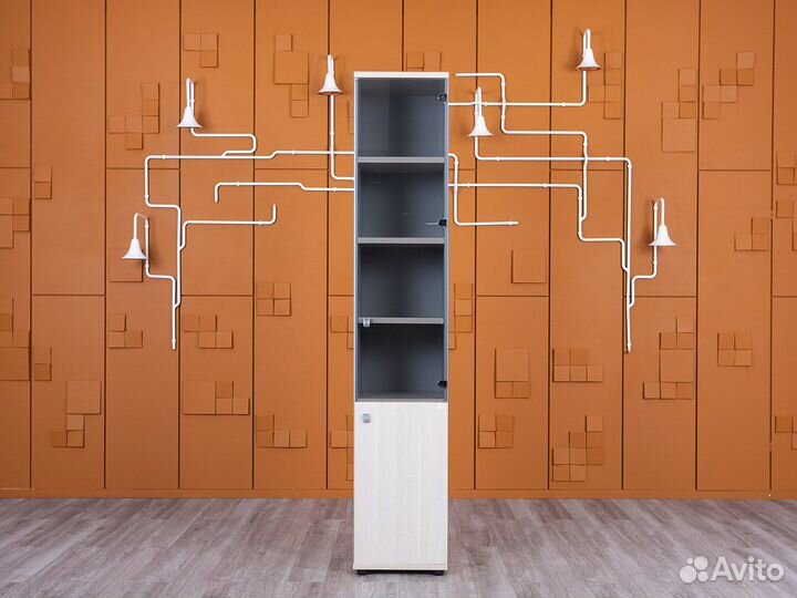 Книжный шкаф