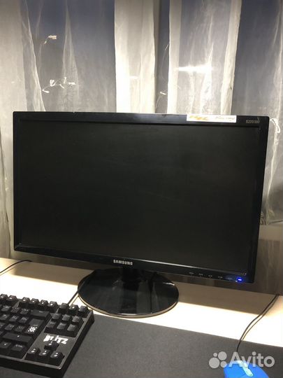 Монитор Samsung S22D300