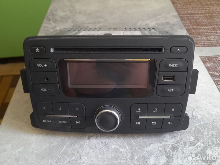 Магнитола штатная Рено Дастер