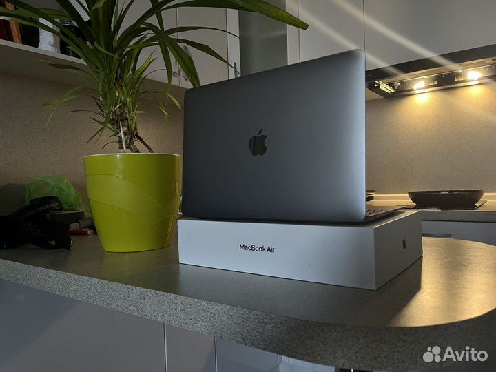 Apple MacBook Air 13, 2021 (M1, 16 Gb, 256 Gb)