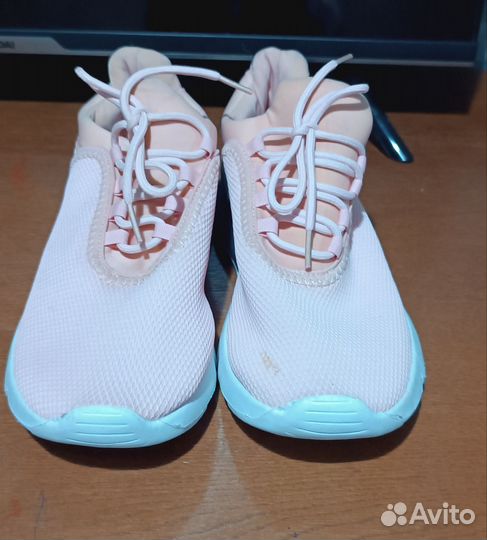 Кроссовки женские 37 размер