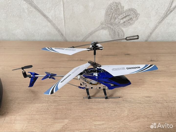 Вертолет на пульте управления