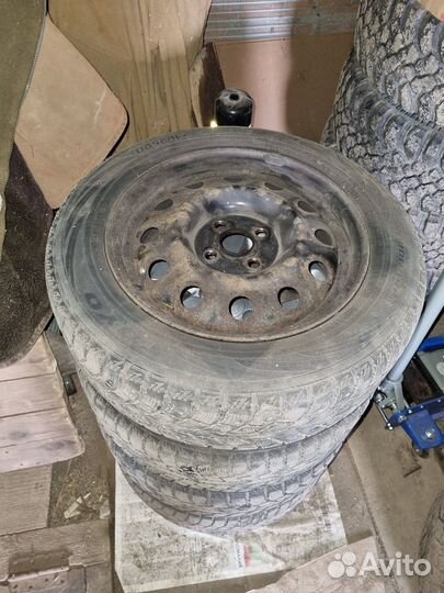 Шины зимние шипованные на стальных дисках б/у