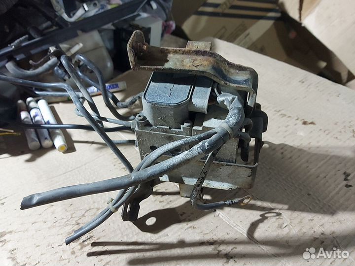 Блок ABS (насос) Mitsubishi Space Wagon 2