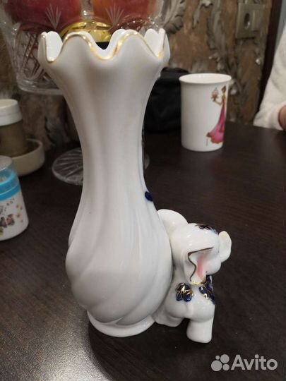 Ваза со слоном